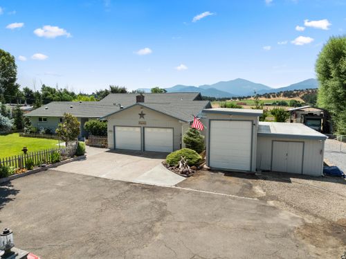 4810 Fern Valley Rd, Medford, OR, 97504-9428 | Card Image