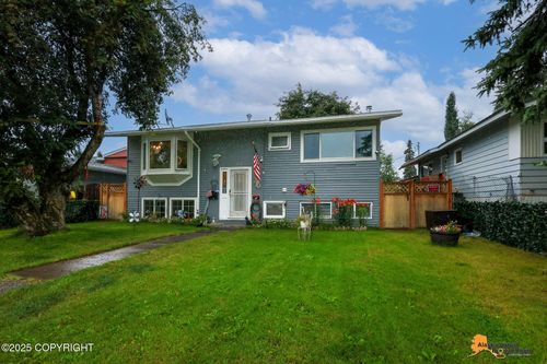 832 N Park St, Anchorage, AK, 99508-1529 | Card Image
