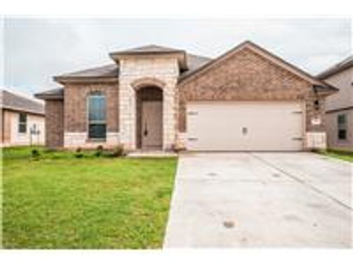 209 Reagor Dr, Taylor, TX, 76574-4537 | Card Image