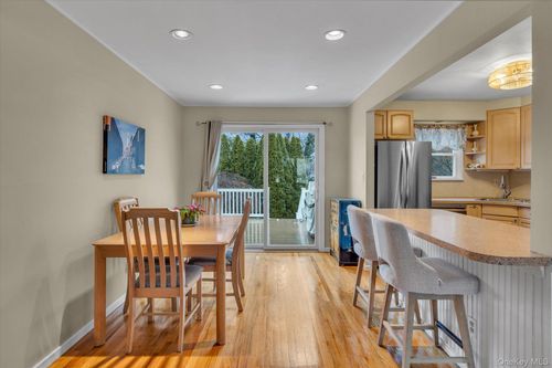 6 Longford St, Huntington, NY, 11743-6233 | Card Image