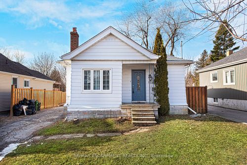 92 Sandown Ave, Scarborough, ON, M1N3W4 | Card Image