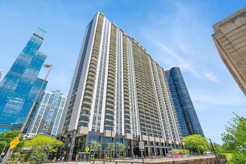 2706-400 Randolph St, Chicago, IL, 60601-5040 | Card Image
