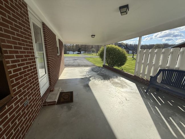 186 Summit Dr, Home with 3 bedrooms, 2 bathrooms and null parking in Peterstown WV | Image 26