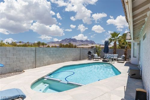 998 Hunters Run Dr, Henderson, NV, 89002-9694 | Card Image