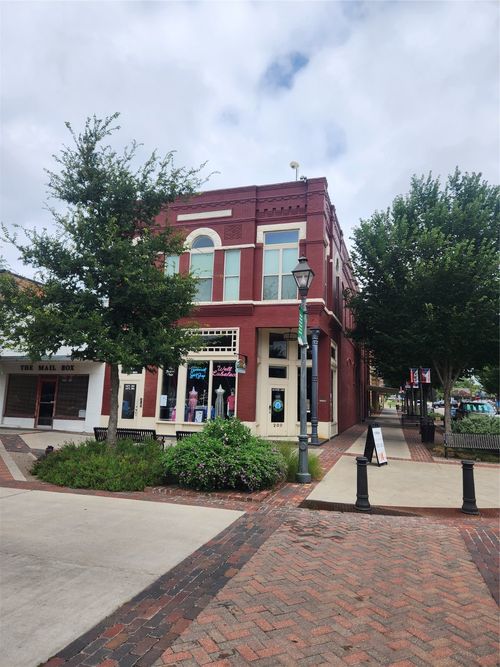 ste-202-200 W Knox St, Ennis, TX, 75119-4046 | Card Image