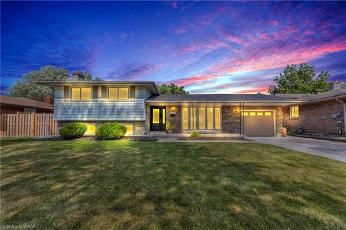 7119 Brian Cres, Niagara Falls, ON, L2J3P4 | Card Image