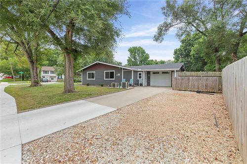 1333 E 19th St, Lawrence, KS, 66046-3292 | Card Image