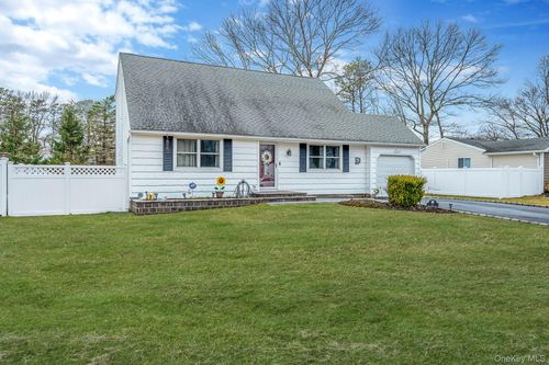 51 Ridge Haven Dr, Ridge, NY, 11961-2127 | Card Image