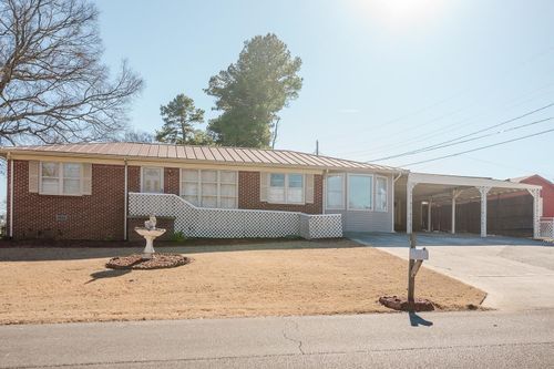 103 Plant St, Muscle Shoals, AL, 35661-1066 | Card Image