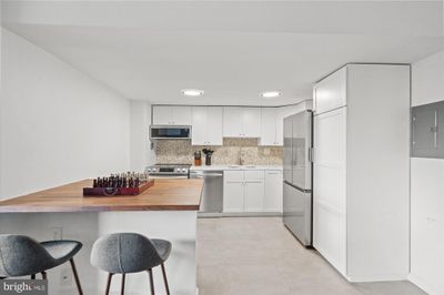 1001 - 1420 N Street Nw, Condo with 2 bedrooms, 1 bathrooms and null parking in WASHINGTON DC | Image 2