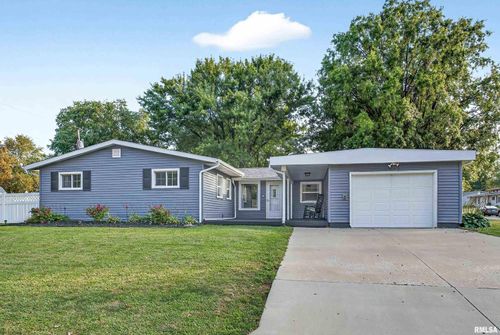 1303 Fairlane Dr, Bettendorf, IA, 52722-3648 | Card Image