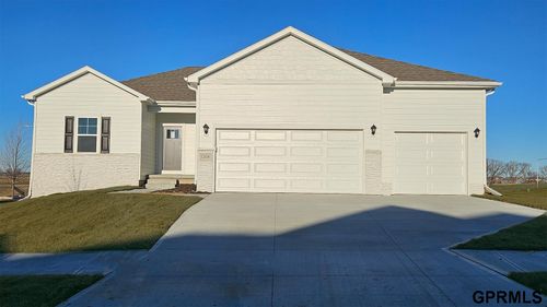 17025 Reynolds St, Bennington, NE, 68007-1732 | Card Image