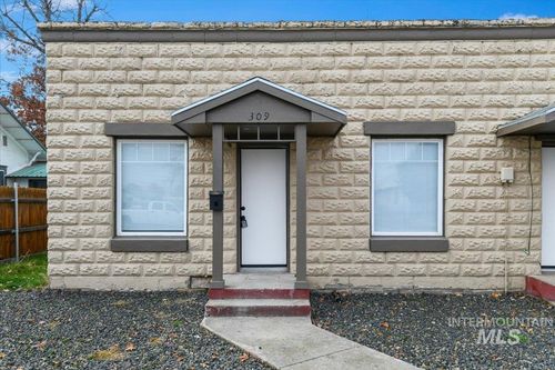311-309-311 N Commercial Ave, Emmett, ID, 83617-2620 | Card Image