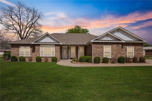 601 E 3rd Ave, Caney, KS, 67333-2424 | Card Image