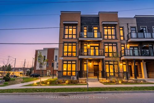 5-1 Bond Cres, Richmond Hill, ON, L4E1J4 | Card Image