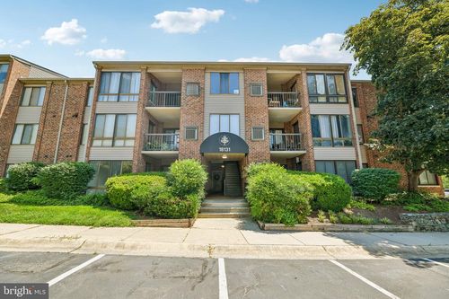 301-18131 Chalet Dr, GERMANTOWN, MD, 20874-5896 | Card Image