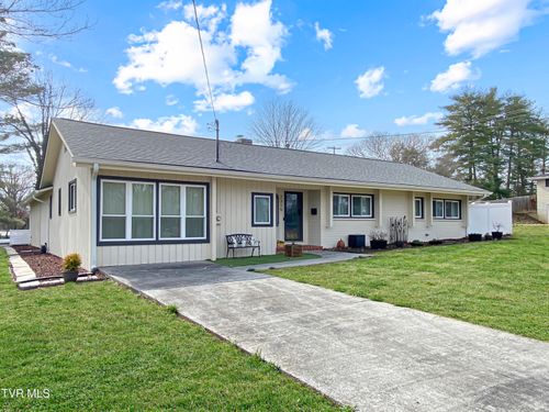 2315 Larkspur Dr, Johnson City, TN, 37604-2416 | Card Image