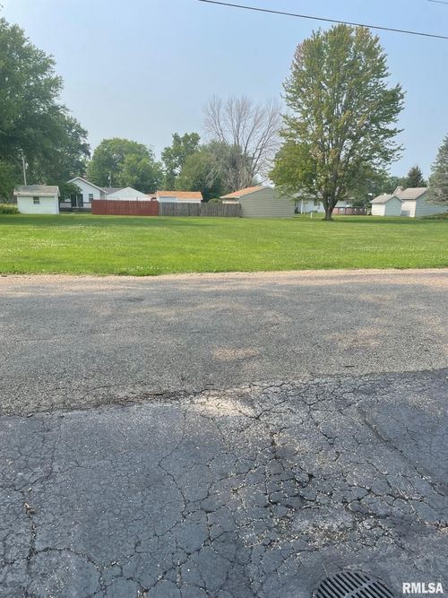 510 E Roberts St, Colchester, IL, 62326-1140 | Card Image