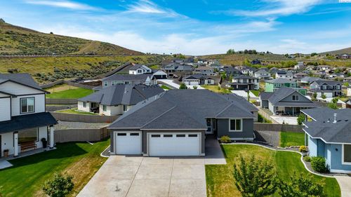 1075 Klamath Ct, Richland, WA, 99352-5135 | Card Image