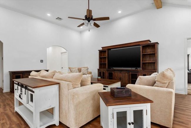18716 Encinal Trl, House other with 3 bedrooms, 2 bathrooms and 2 parking in Magnolia TX | Image 7
