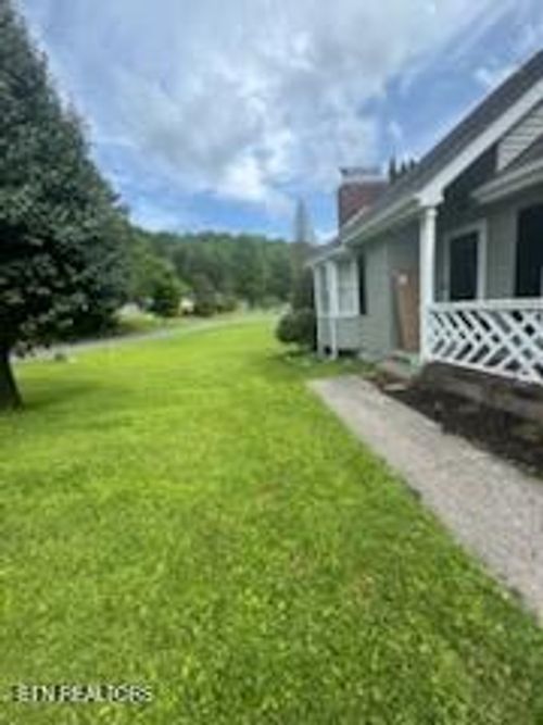 5 Abbey Ln, Middlesboro, KY, 40965-9425 | Card Image
