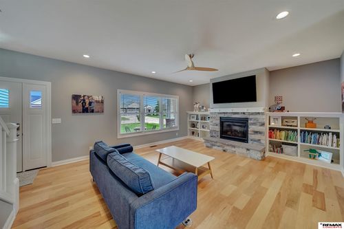 225 Knotty Pine Ln, Seward, NE, 68434-1155 | Card Image