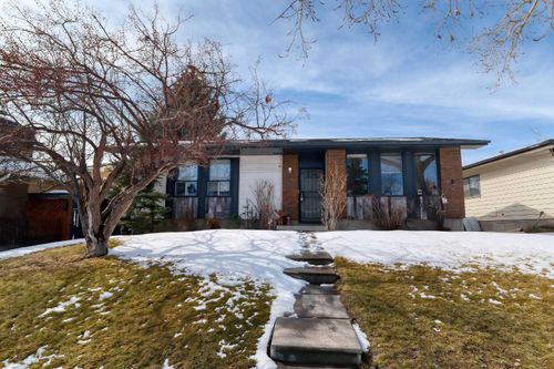 3523 48 Street Ne, Calgary, AB, T1Y5S5 | Card Image