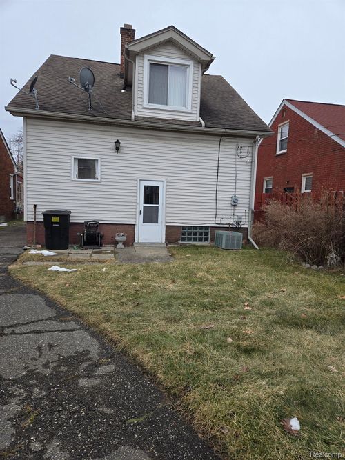 18080 Westphalia St, Detroit, MI, 48205-2641 | Card Image