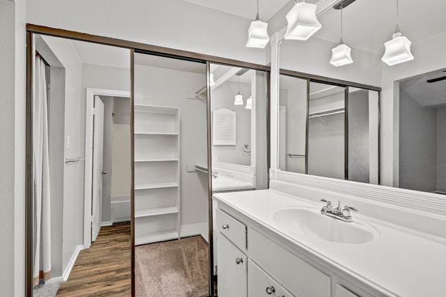 Walk in closet | Image 24