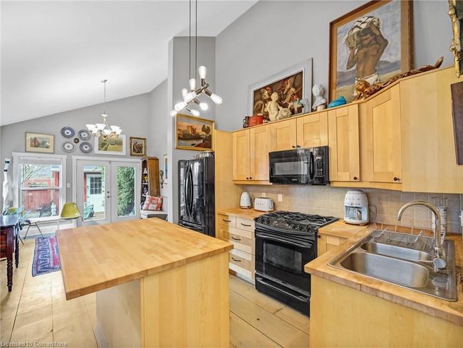 80 Ferrie St W, House other with 2 bedrooms, 2 bathrooms and 1 parking in Hamilton ON | Image 12