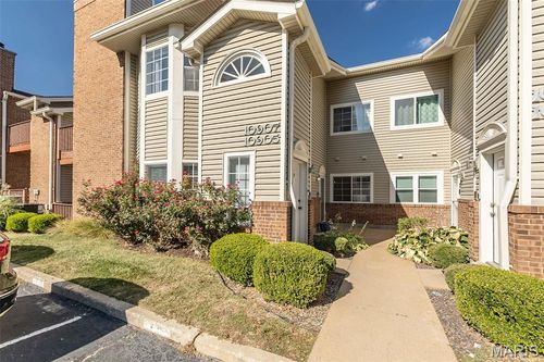 10905 Vauxhall Dr, Saint Louis, MO, 63146-5579 | Card Image