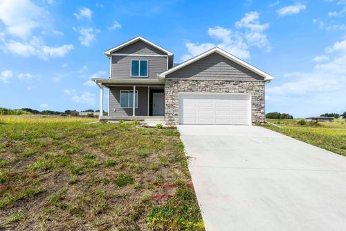 5744 Wall Street, Waterloo, IA, 50701 | Card Image