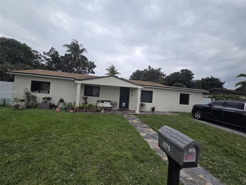4270 Nw 198th St, Miami Gardens, FL, 33055-1830 | Card Image