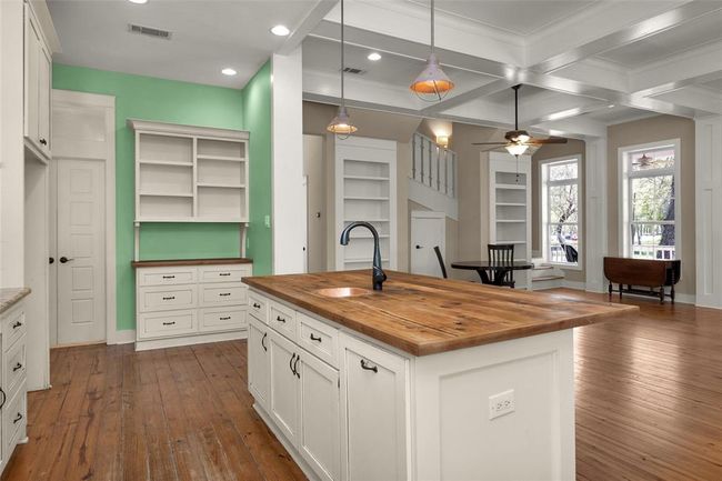 20802 Pecan Bend Rd, House other with 4 bedrooms, 4 bathrooms and 3 parking in Damon TX | Image 15