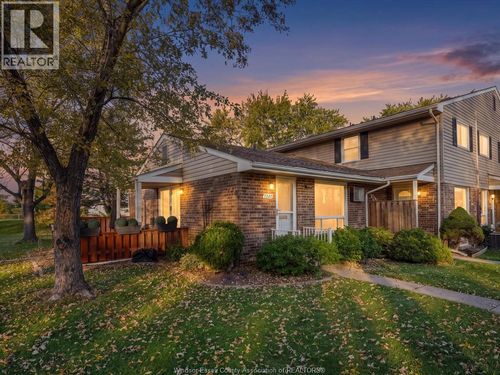 2949 Meadowbrook Lane, Windsor, ON, N8T3C4 | Card Image