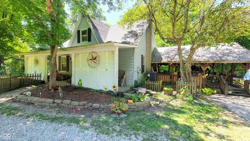 8075 State Road 62, Dillsboro, IN, 47018-9557 | Card Image