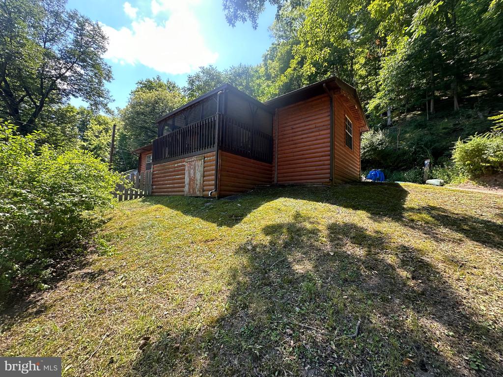 Jade Ct, Great Cacapon, WV 25422