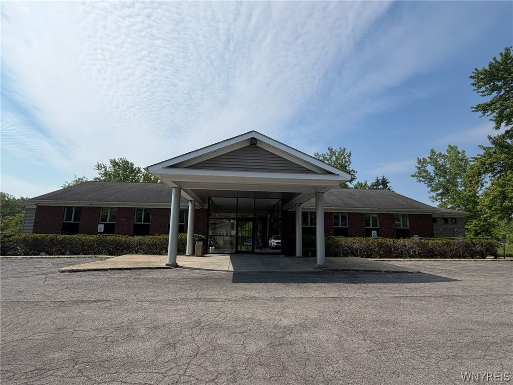 6435 Webster Rd, Orchard Park, NY 14127