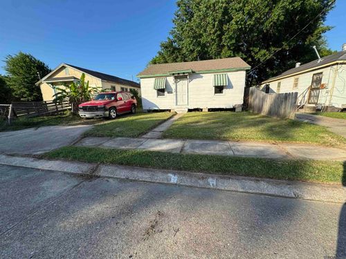 8764 Thelma St, Baton Rouge, LA, 70807-4661 | Card Image