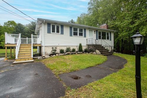 560 Judson St, Raynham, MA, 02767-1388 | Card Image