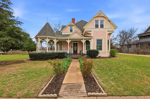 306 E Tarrant St, Bowie, TX, 76230-5111 | Card Image