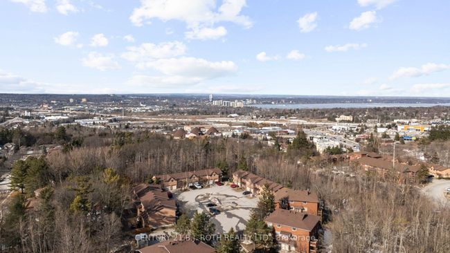 9 Evergreen Crt, Condo with 3 bedrooms, 3 bathrooms and 1 parking in Barrie ON | Image 36