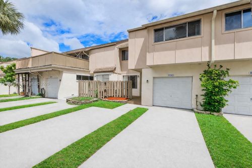 7-8243 9th Ct, Plantation, FL, 33324-1220 | Card Image