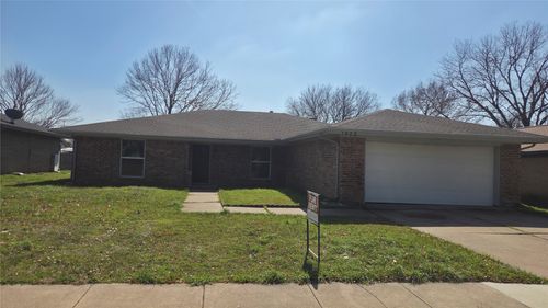 1902 Overbrook Dr, Arlington, TX, 76014-2633 | Card Image