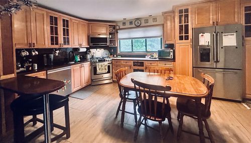 9 Elizabeth Way, Kiamesha Lake, NY, 12751-5000 | Card Image