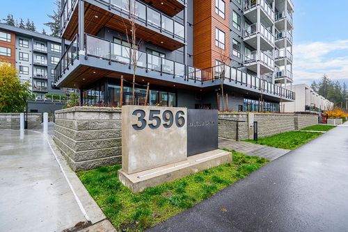 422-3596 Malsum Dr, North Vancouver, BC, V7G0B5 | Card Image