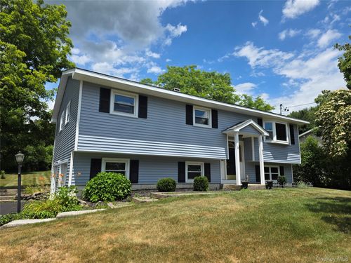 3 Abbey Rd, Hyde Park, NY, 12538-2625 | Card Image