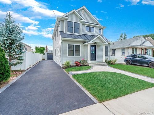 41 Albany Ave, Westbury, NY, 11590-4202 | Card Image