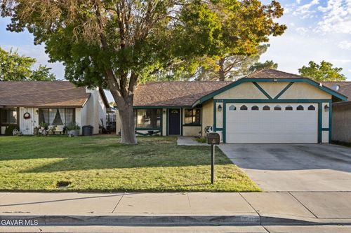 1008 E Newgrove St, Lancaster, CA, 93535-3330 | Card Image