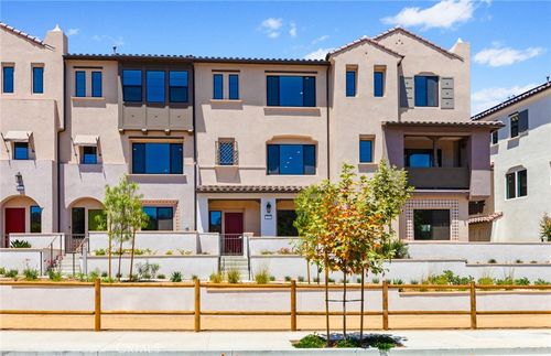 142 Bradley Pl, Los Angeles, CA, 90056 | Card Image
